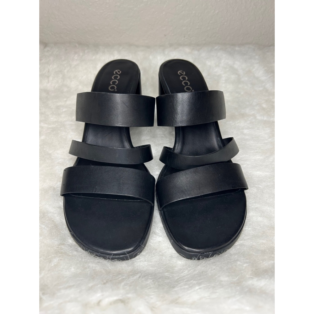 Women’s Ecco Round Block Heel Sandals Size 10M